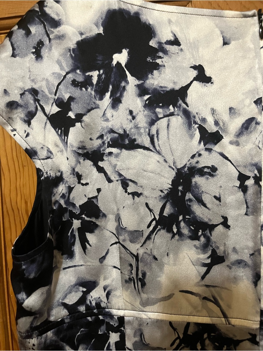 St. John Abstract Black And White Sheath Dress 95% Silk Women’s Size 14 - Picture 5 of 8